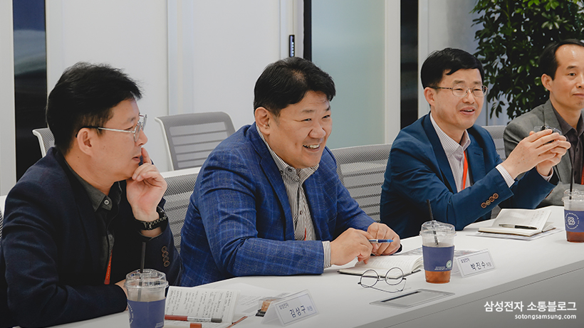 이병철 위원은 “지역주민분들이 삼성전자의 내부와 시설 면에서 감탄하며 만족했습니다. 더불어 다음 기회에 대한 기대감도 상당히 높아져 제가 덩달아 뿌듯합니다. 삼성전자 사내식당에서 함께 식사도 진행했는데 맛도 좋 뿐더러 너무 새로웠습니다.”라고 답했다